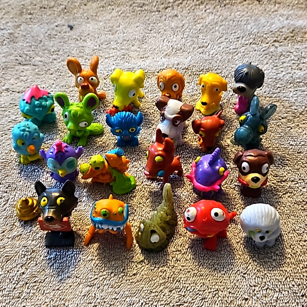 Ugglys Pet Shop misc figures